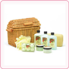 APPLE GARDEN BATH SET IN BASKET